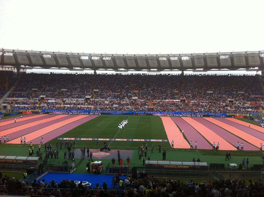 Coreografia preparata dalla Roma prima della gara contro la Juventus