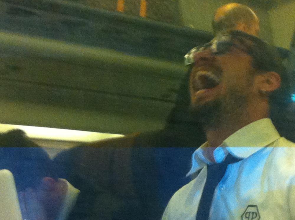 Pablo Osvaldo sul treno, prima della partenza per Napoli.