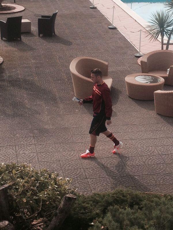 Francesco Totti fa il suo ingresso in campo