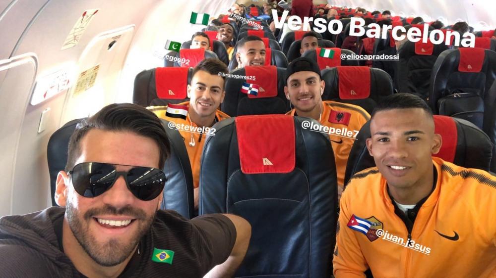 Alisson, Jesus, El Shaarawy, Pellegrini e tutta la Roma in volo verso Barcellona