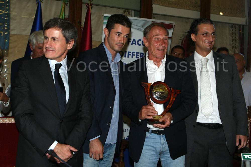 (foto: Gino Mancini)  Roma 3.9.12                                 Zeman premiato al Campidoglio