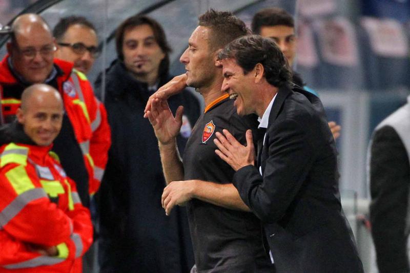 Garcia abbraccia Totti 