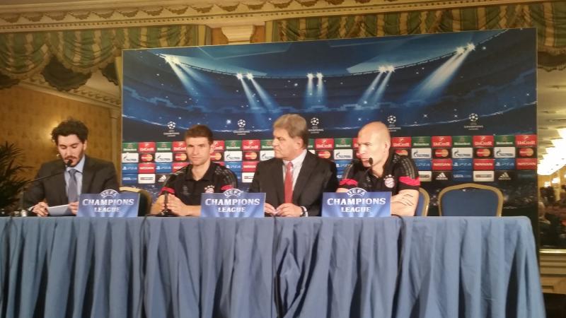 La conferenza di Guardiola, Muller e Robben