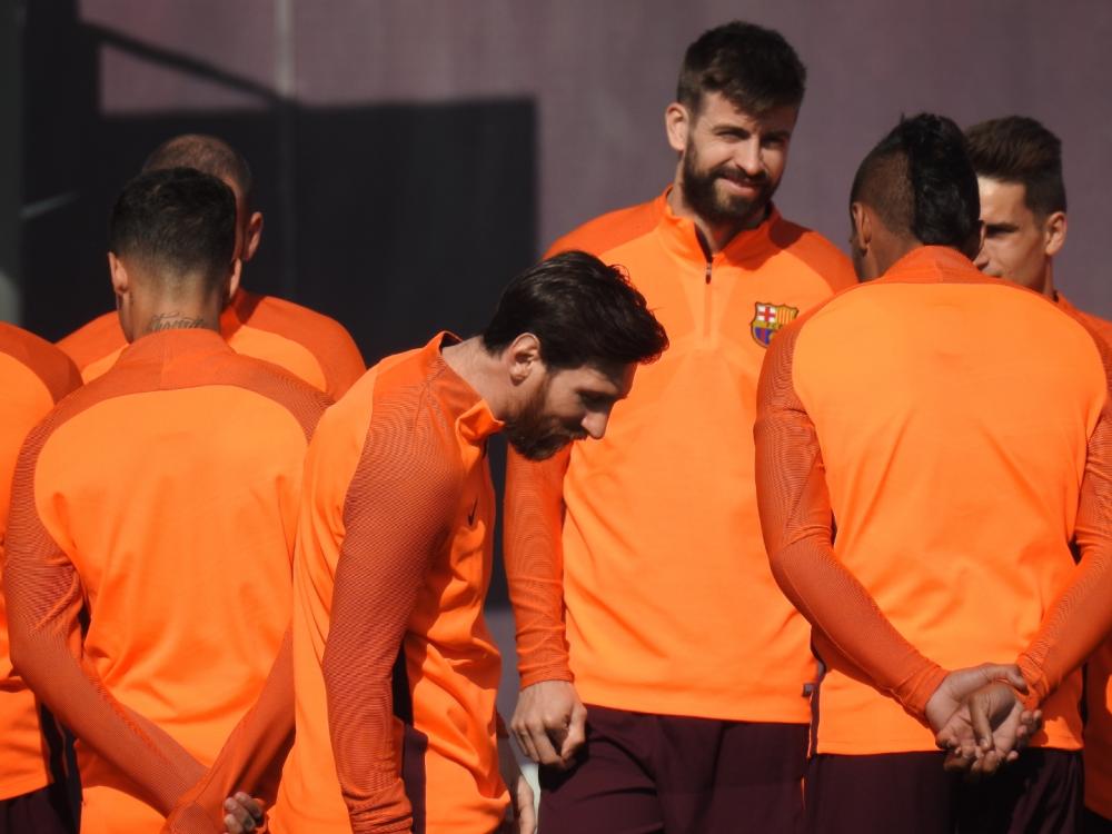 Messi in campo durante la rifinitura