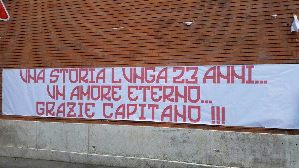 Striscione a Via Vetulonia per Francesco Totti