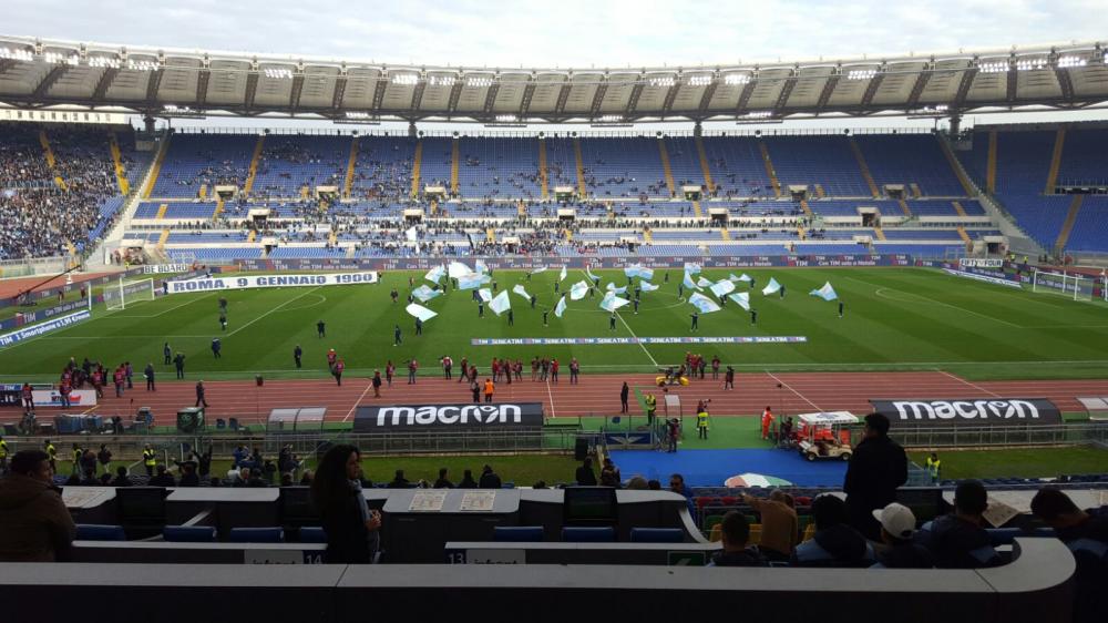 Bandiere Lazio in campo