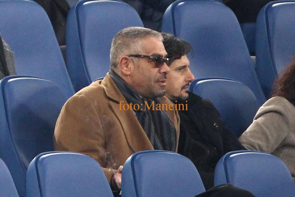 16/02/2013   Roma-Juventus (Serie A)
Nella Foto :   Michele Padovano in tribuna autorita a fianco un signore conoscente.
(Foto Gino Mancini)