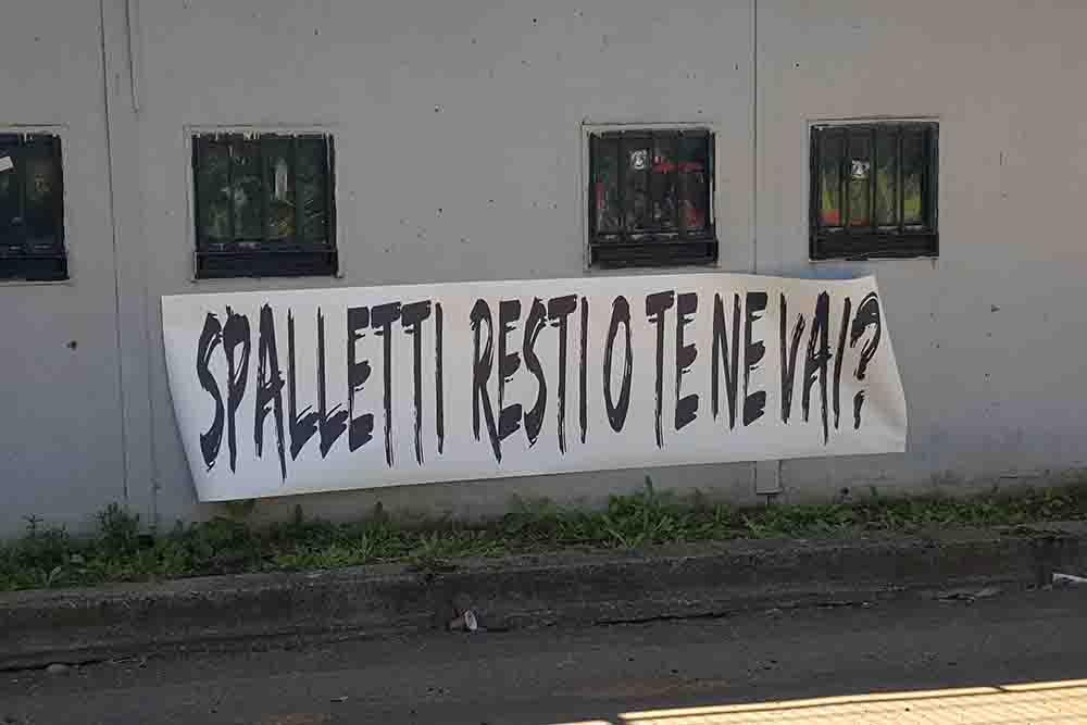 Striscione rivolto a Spalletti: 