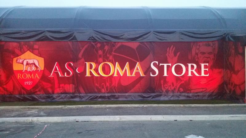 L'insegna del Roma Store