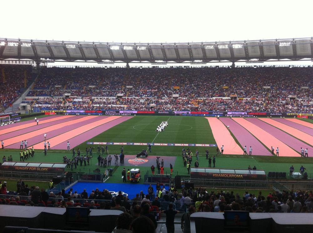 Coreografia preparata dalla Roma prima della gara contro la Juventus
